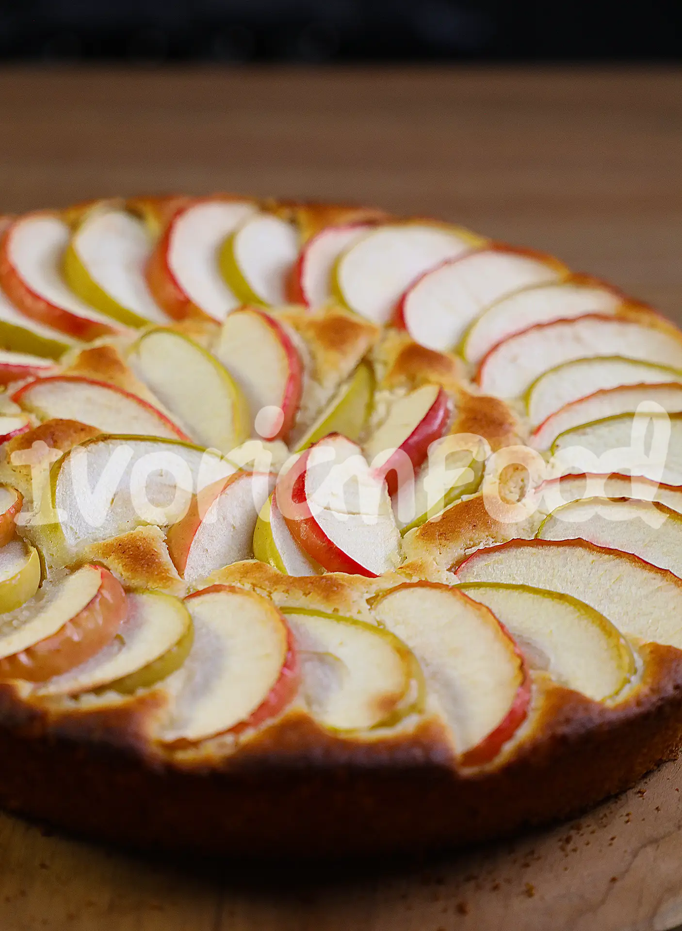 Brioche moelleuse aux pommes fondantes : Mélanger farine, sucre, lait, œuf et beurre. Ajouter les pommes coupées. Cuire 30 min à 180°C. Laisser refroidir avant de déguster.