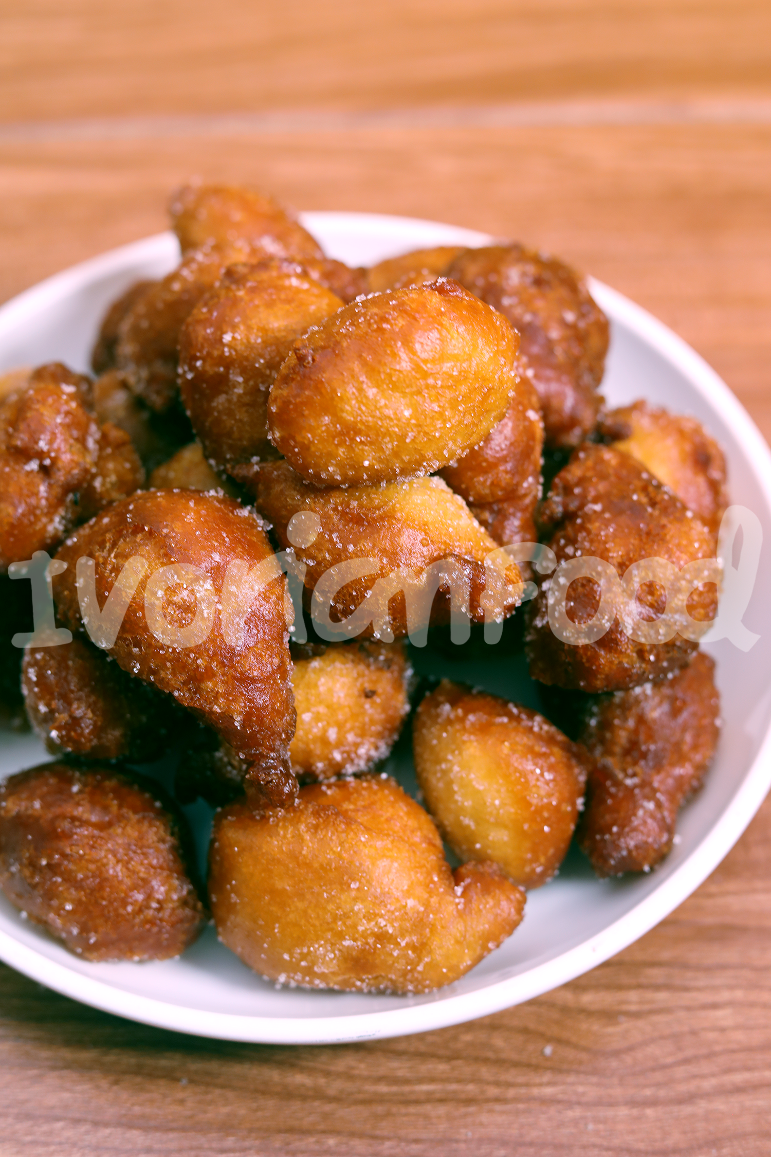 Le gbofloto est un beignet ivoirien, fait à base de pâte sucrée, frite dans de l'huile chaude jusqu'à obtenir une texture dorée et moelleuse.