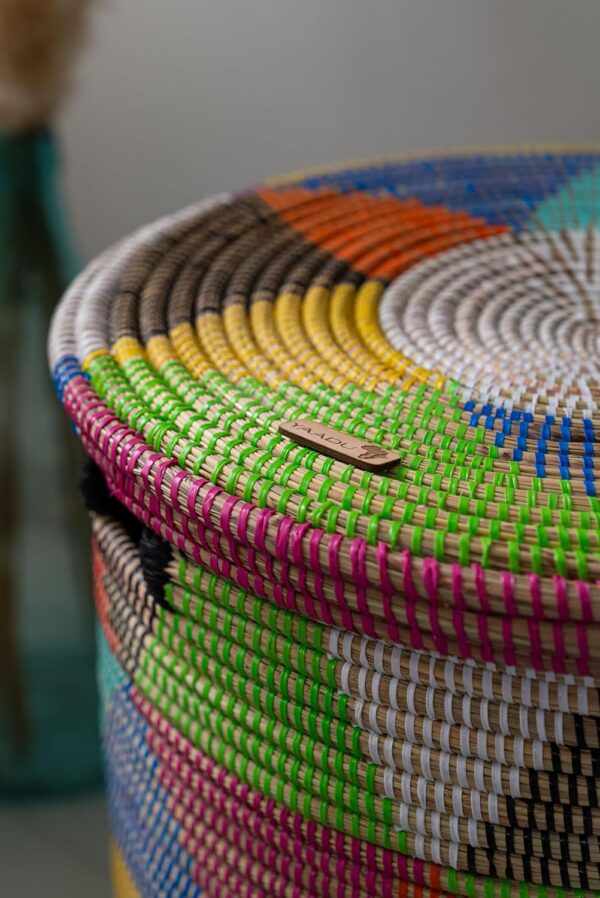 Panier tressé multiusage Fulani (85L) en herbe et plastique recyclé – Image 9