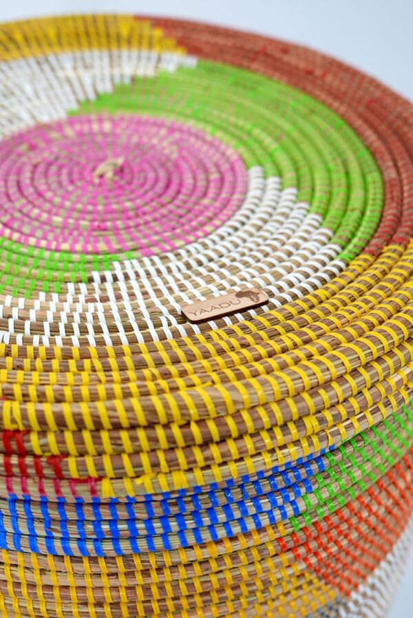 Panier tressé multiusage Fulani (85L) en herbe et plastique recyclé – Image 2